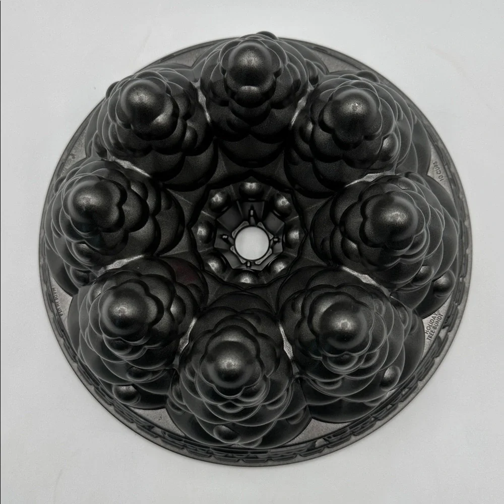 NORDIC WARE Holiday Tree Bundt Pan. Vintage